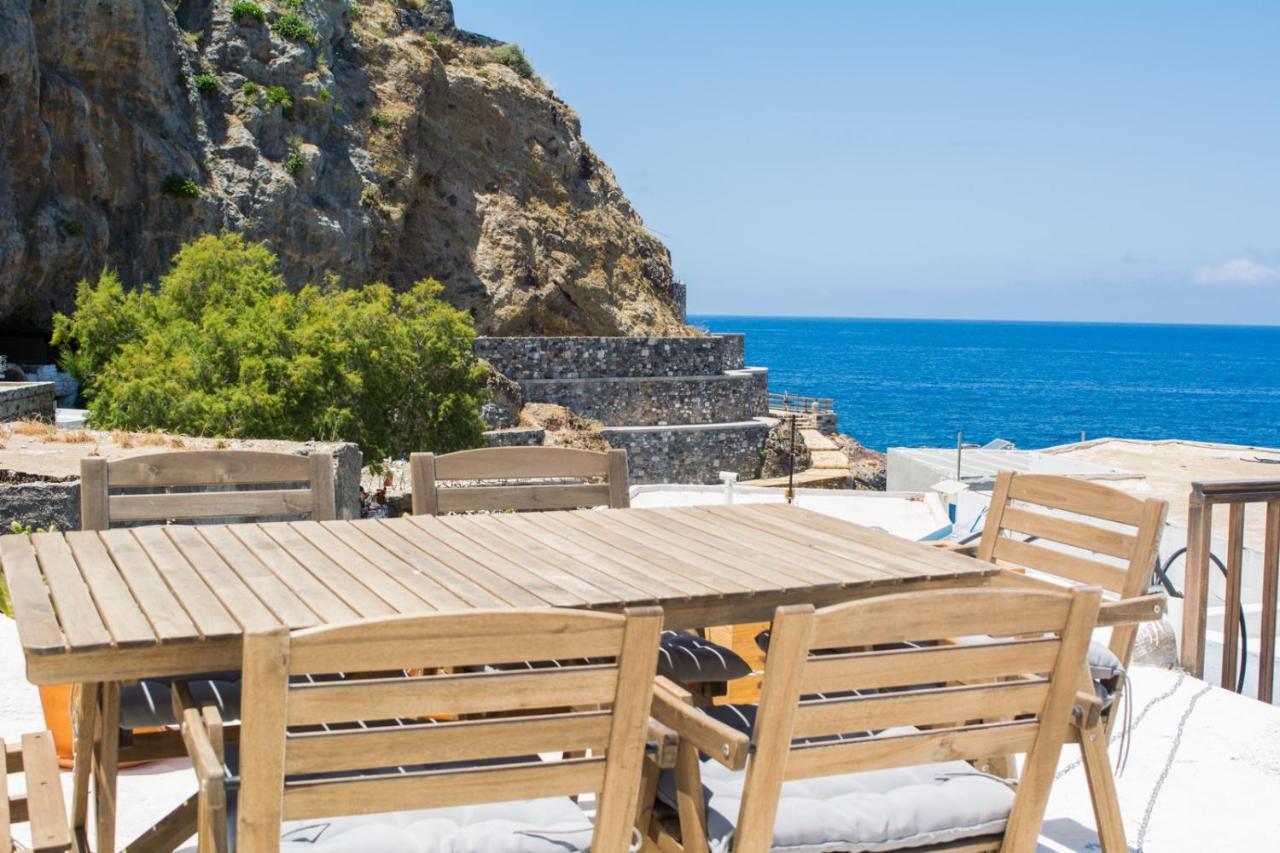 Art Curators Traditional Next To The Sea * Mandraki (Nisyros)